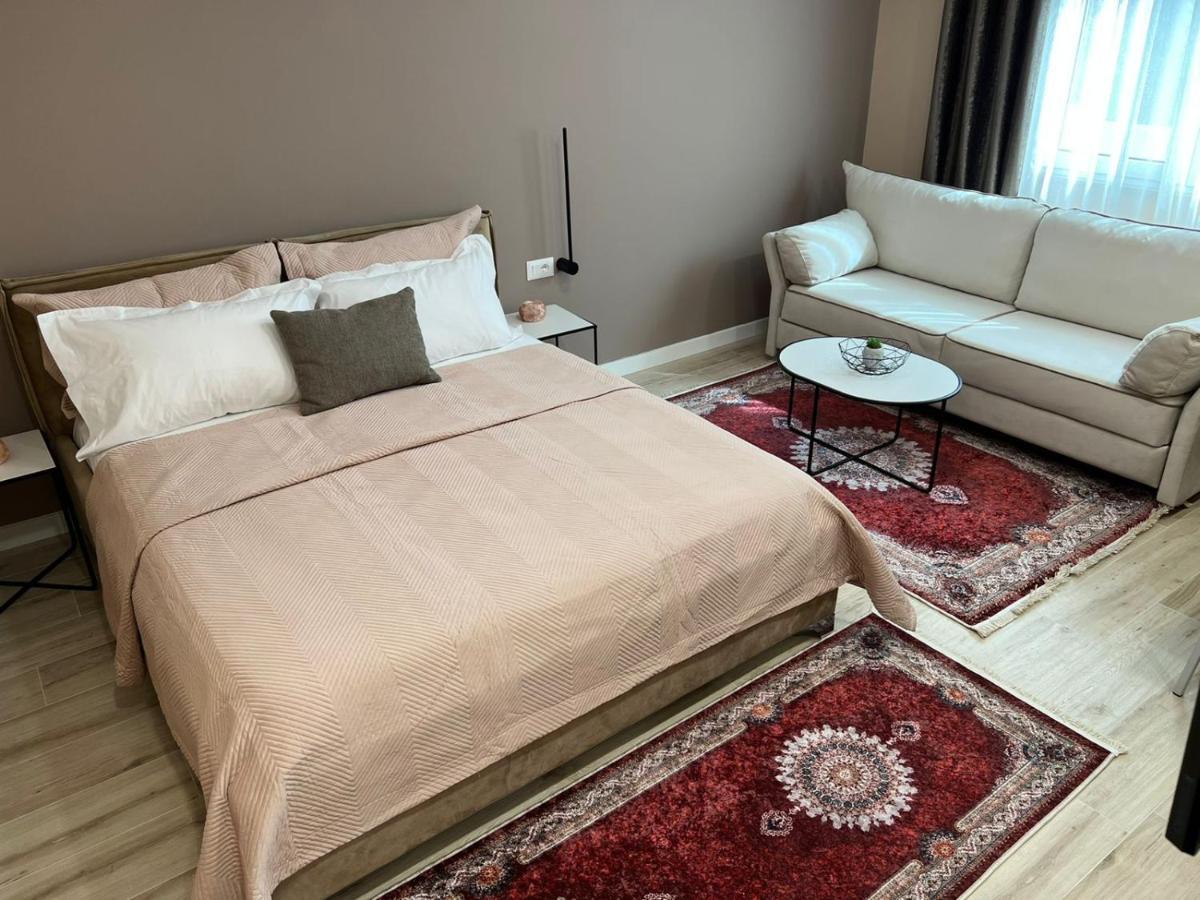 Smart Home , Lovely Apartment In 티라나 외부 사진