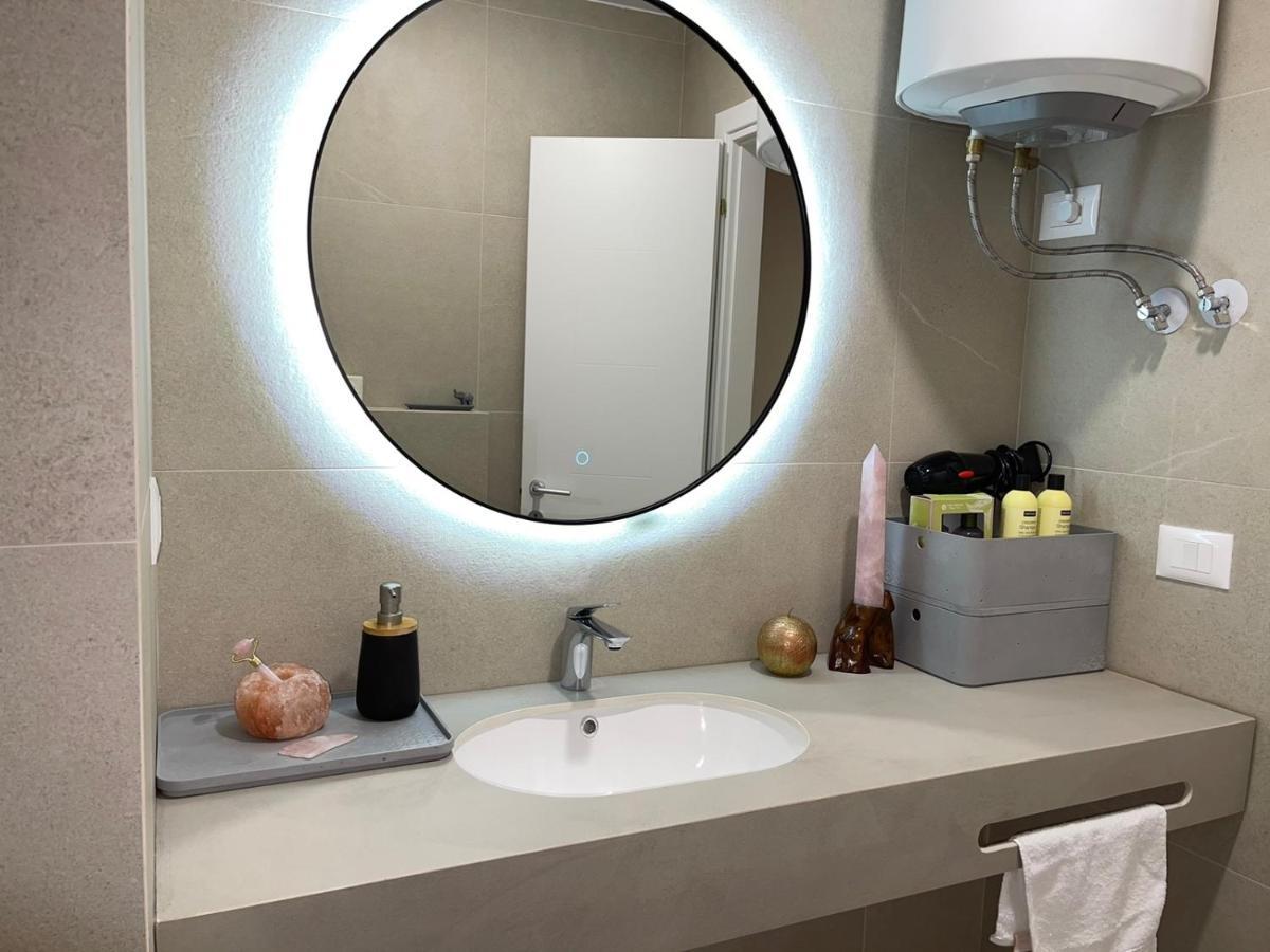 Smart Home , Lovely Apartment In 티라나 외부 사진